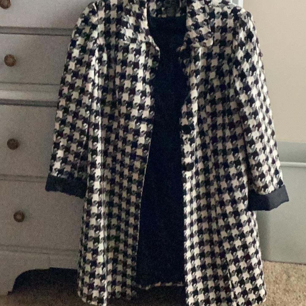 Cute Houndstooth Lightweight Coat. - image 2